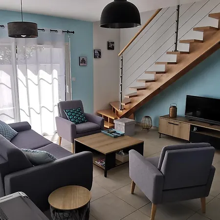 Holiday home Belle Maison 3 Etoiles Pour 6 Personnes, Proche - Sur - Fr-1-357-258 *